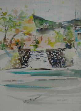 右側にダムの水門、左側に黄色に色づいた木々が立つ間から勢いよく水が流れ出ている様子を描いた石橋 忠明さんの作品