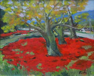 3本の大きな木が並んで立っている広場に、真っ赤な色に染まった彼岸花が一面に咲いている風景を描いた大谷 桂子さんの作品