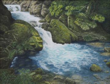 2段上の上流から苔が生えた大きな石の間を通って水が流れついた淵の風景を描いた栗原 敏雄さんの作品