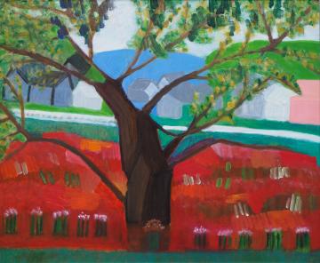 奥に民家が建ち並び、手前に立つ一本の大きな木の下一面が赤色に染まっている彼岸花の様子を描いた寺嶋 鈴美さんの作品