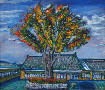 埼玉伝統工芸会館の敷地内に立つ一本の大きな木の葉っぱがオレンジや黄色、緑色が混じっている様子を描いた房 利一さんの作品