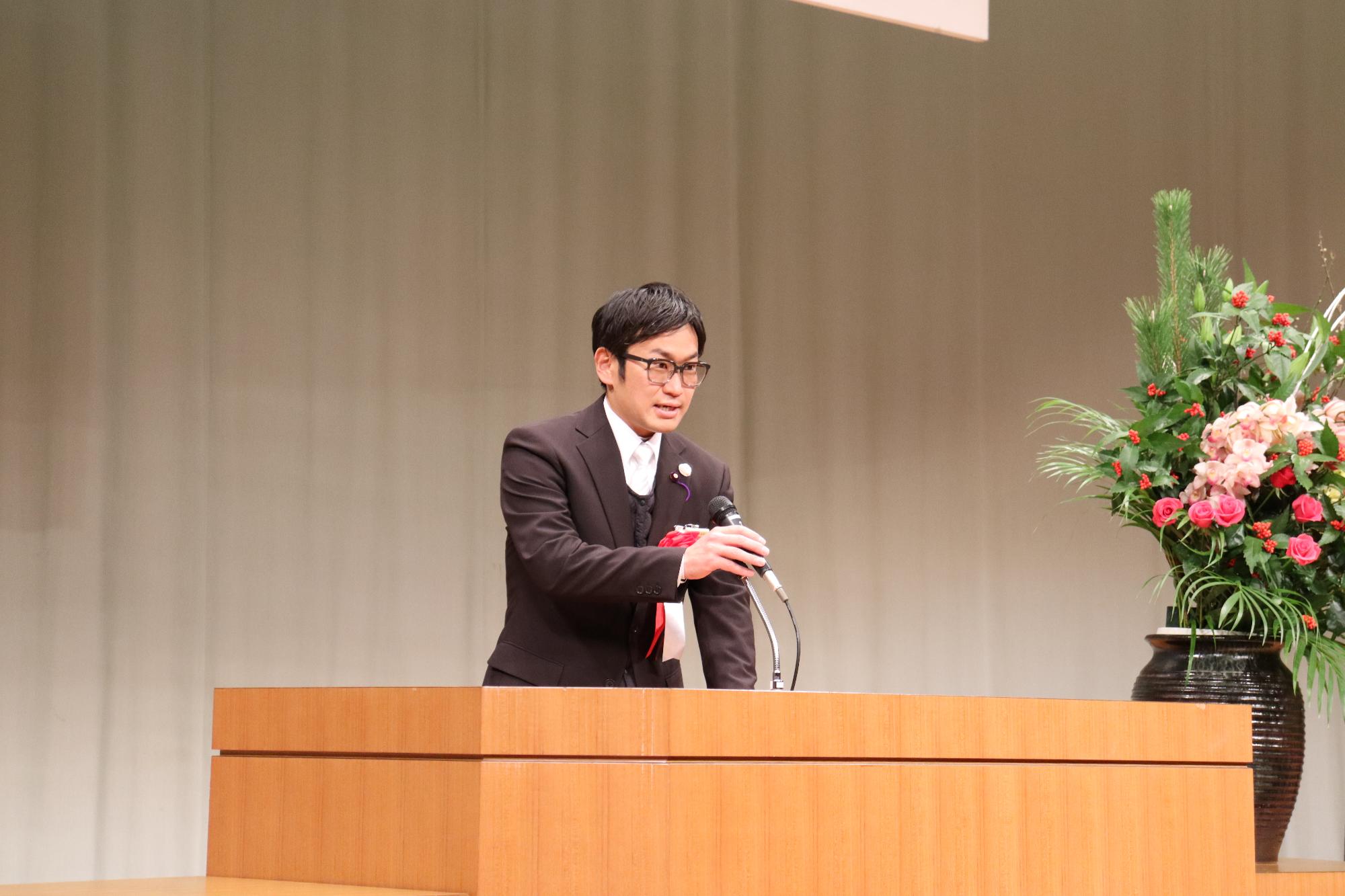 高瀬議長によるお祝いの言葉