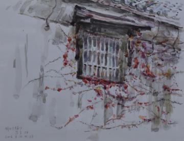 白壁の蔵にある窓枠から赤色の蔦が伸びている様子が描かれた森 昌子さんの水彩画の写真