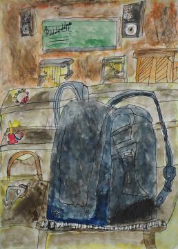 音符が書かれた黒板の両端にスピーカーが設置され、音楽室の机の上に置かれた黒いランドセルが大きく描かれている大内 隆海さんの作品