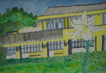 山や木々の手前に立つ2階建ての校舎の庭に、一本の白い花を咲かせたゆりの花を大きく描いた天尾 きららさんの作品