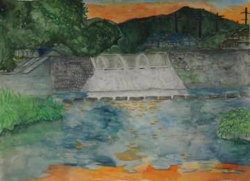 太陽が沈みかけた川の水面に夕焼けが反射している様子を描いた粟生田 泉さんの作品
