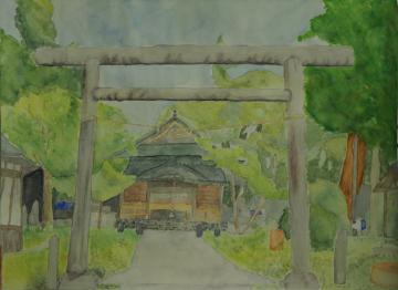 木々に囲まれた境内に鳥居が配置され、参道を通った奥に社殿がある神社を描いた関根 結々さんの作品