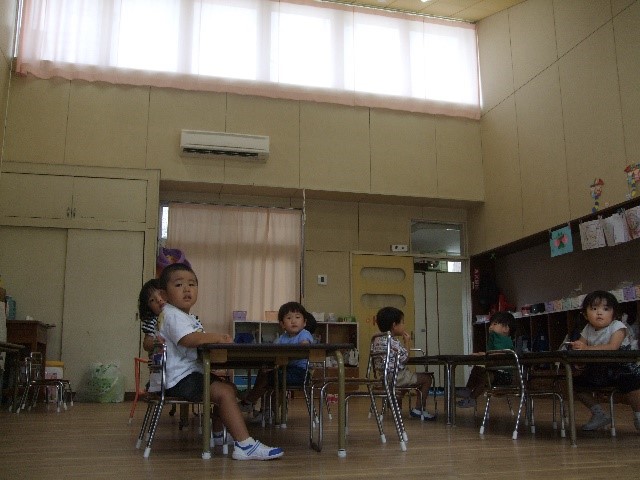 大河保育園の更新されたエアコンとカーテン