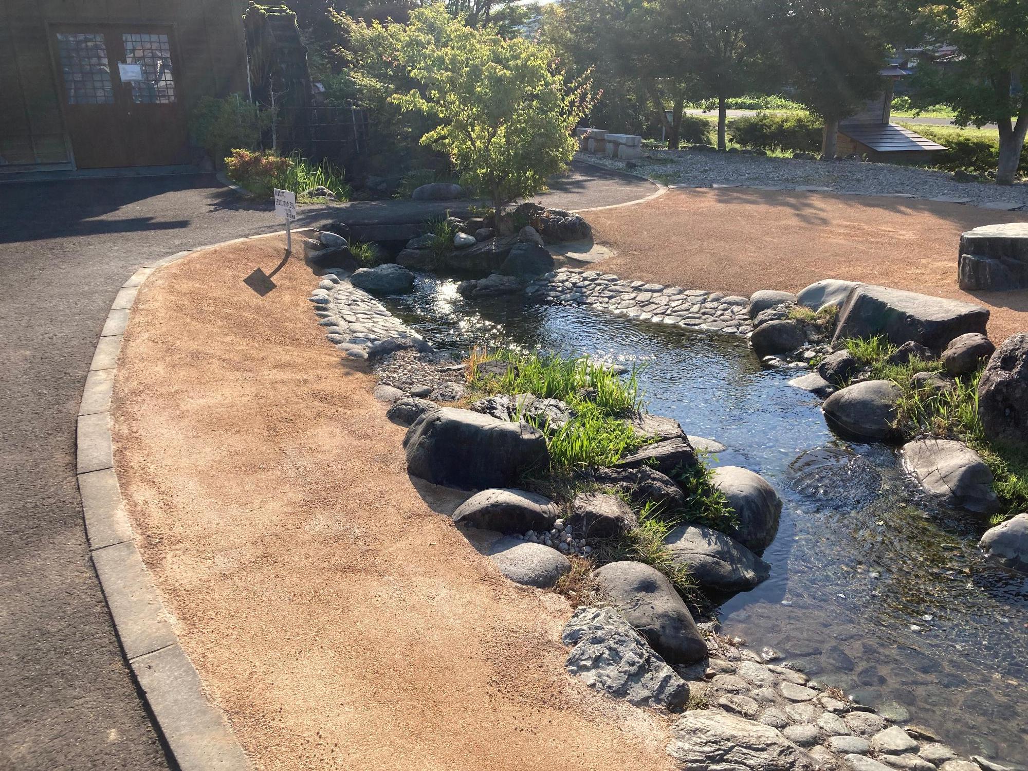 栃本親水公園の水車小屋周辺施設の補修