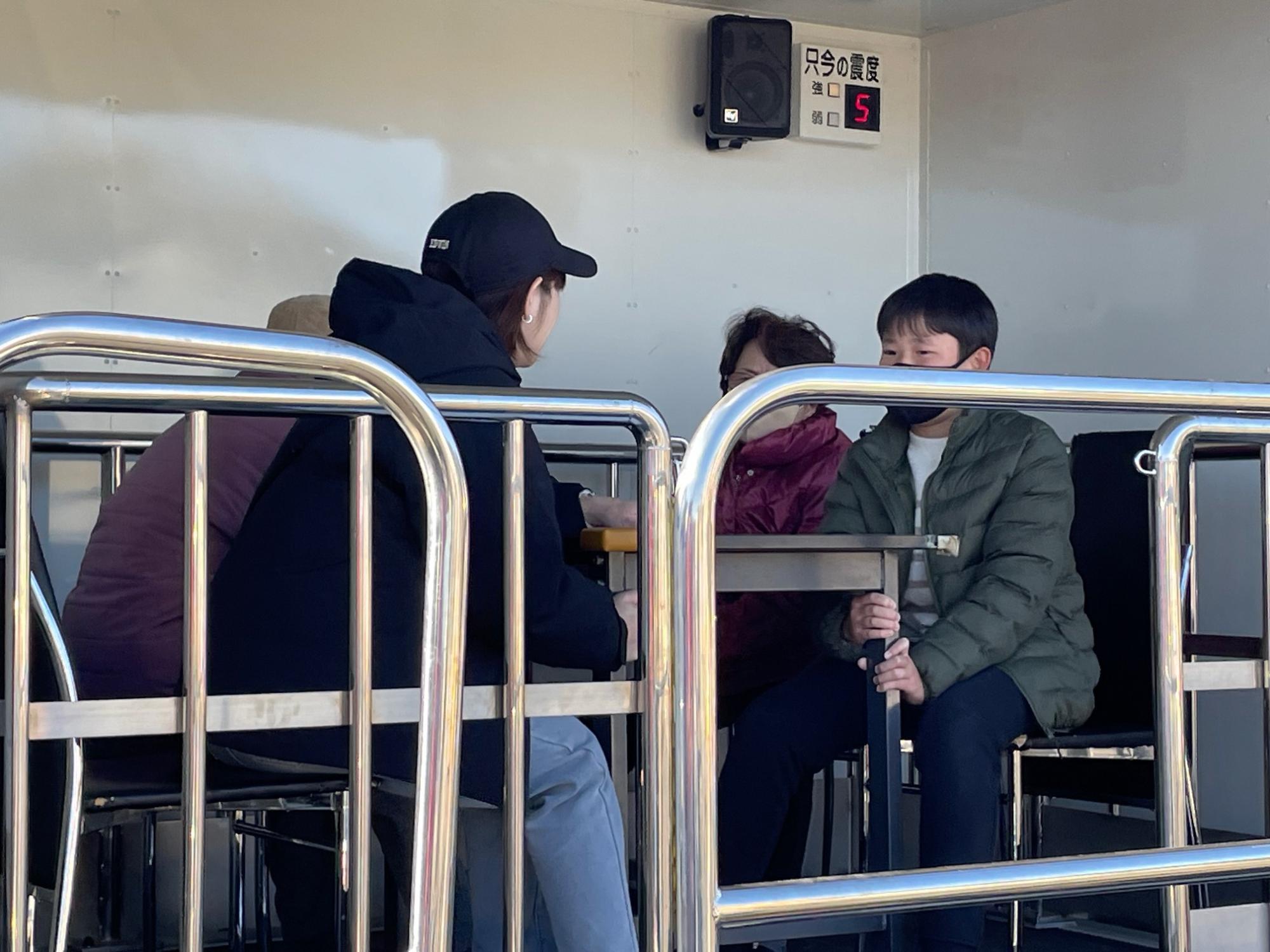 震度5強の揺れ しっかり掴まって