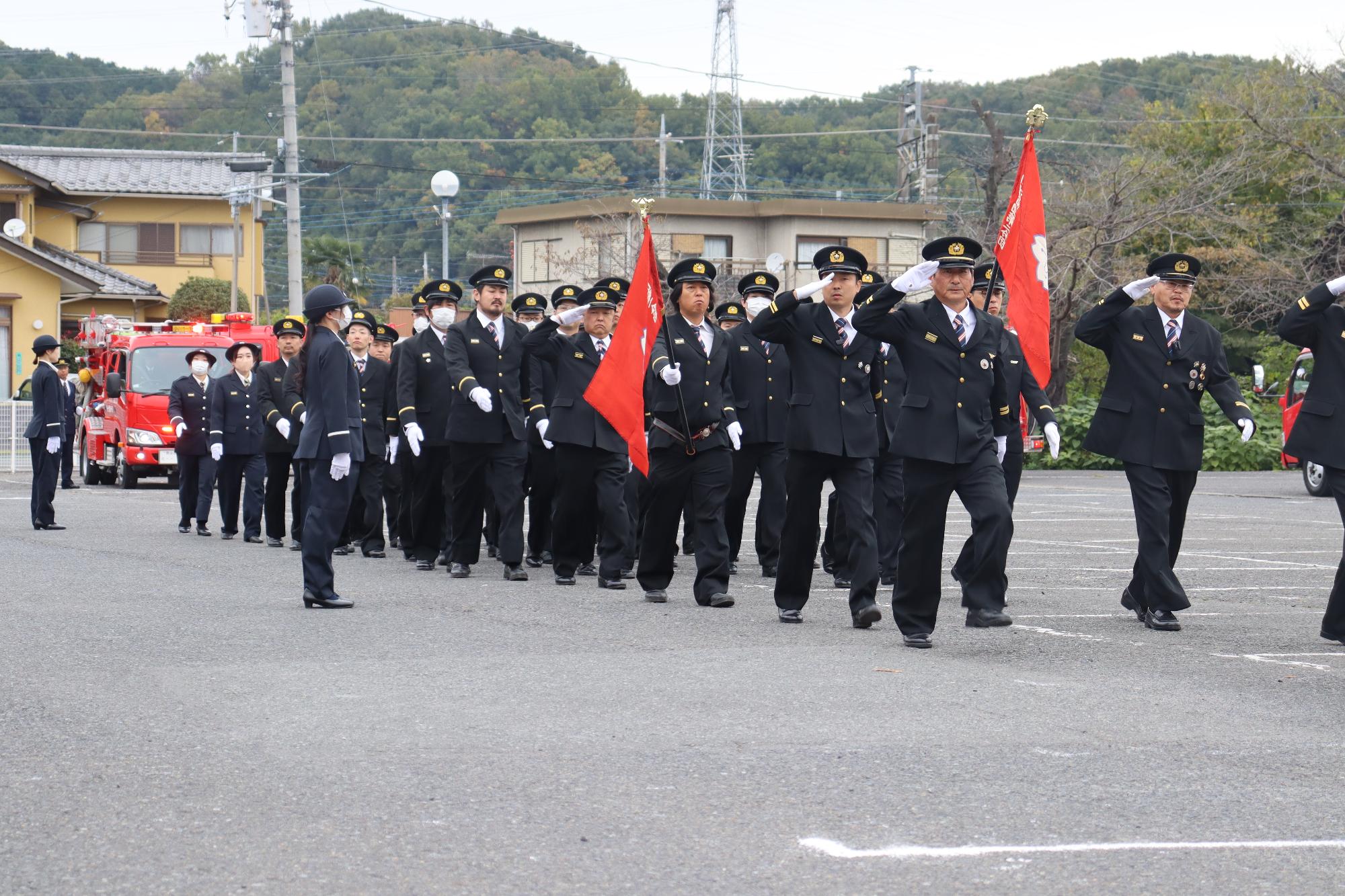 分列行進（団員）