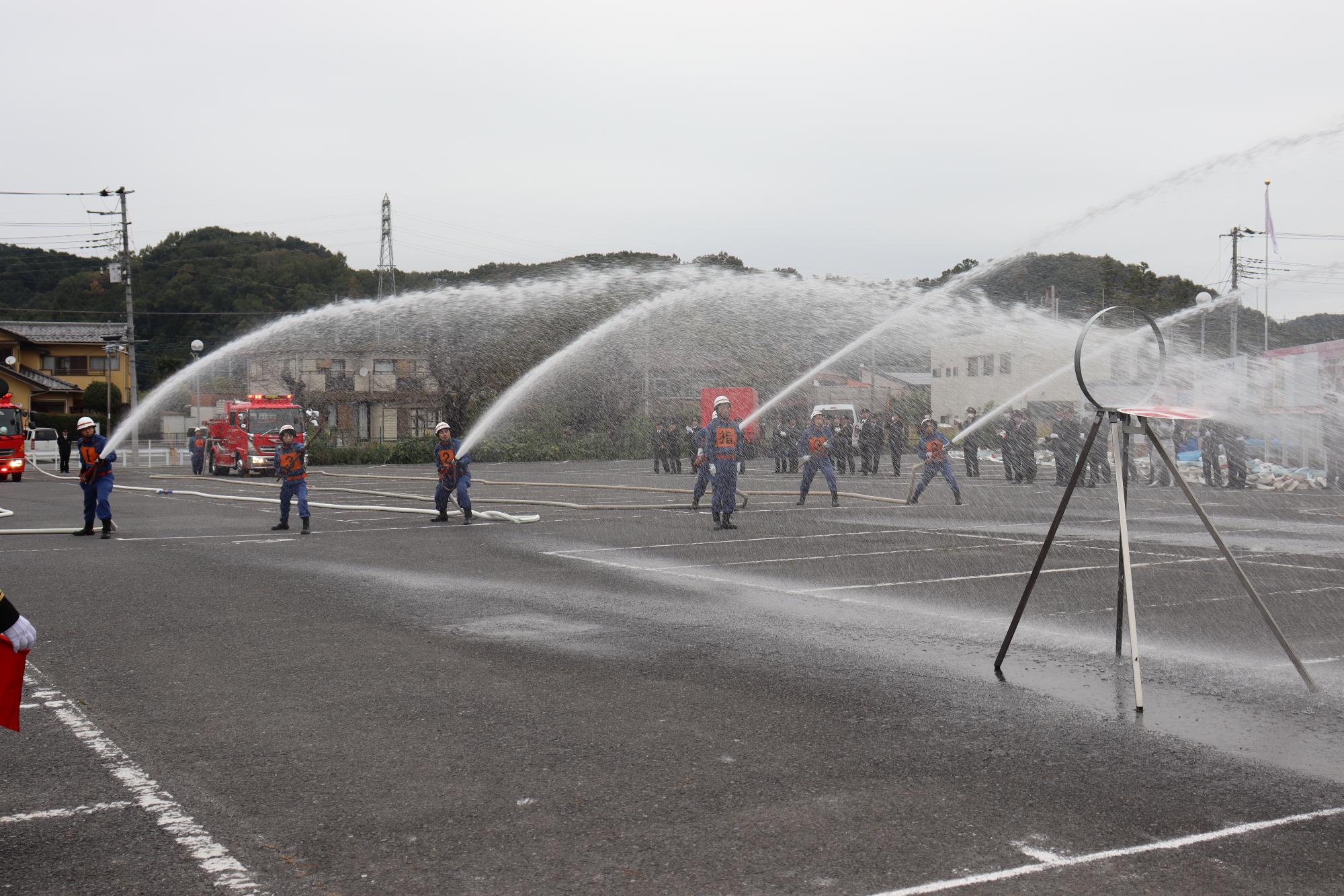 出火元に向かって放水！頼もしい(^^)v