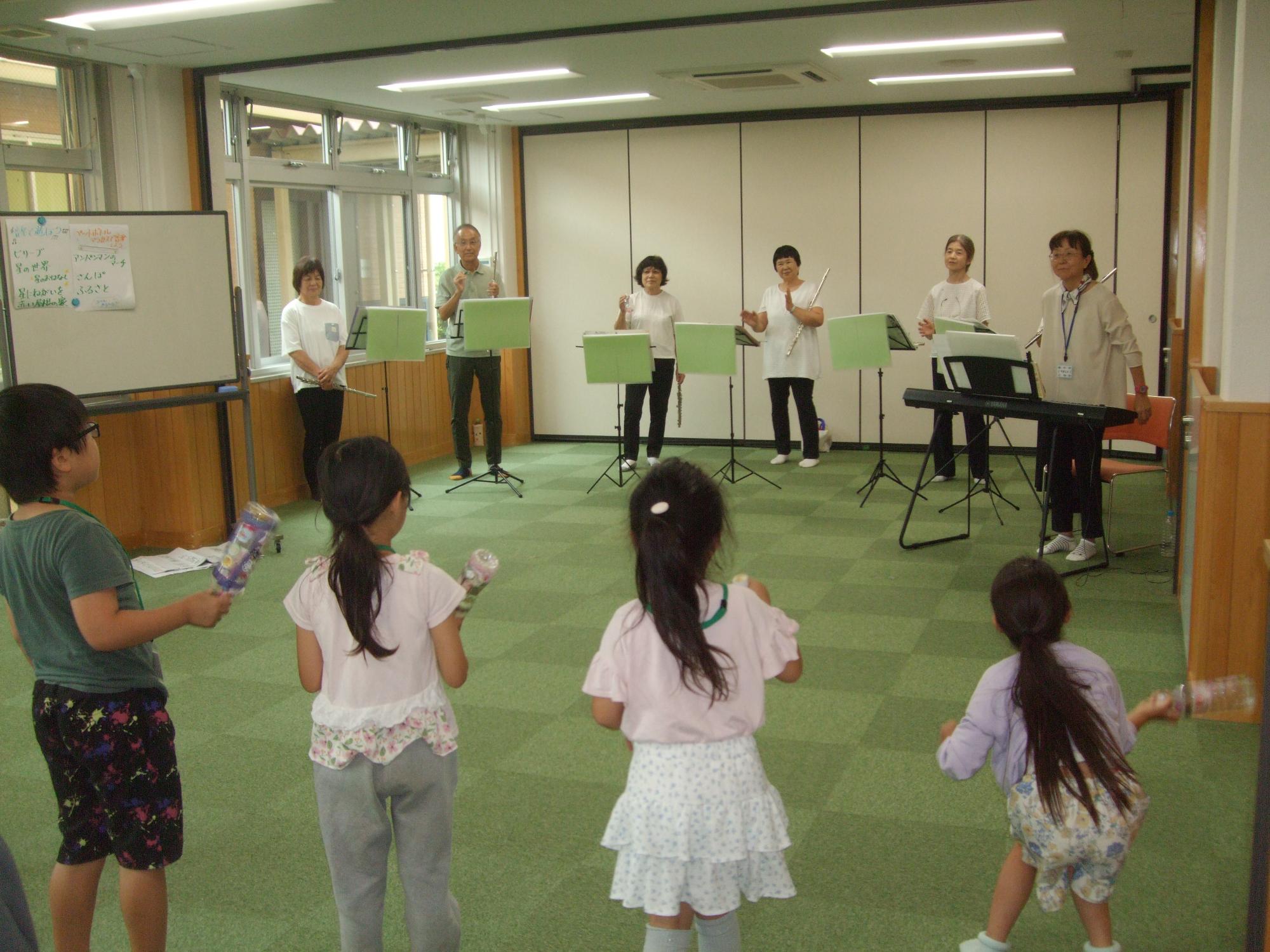 フルートの演奏を鑑賞