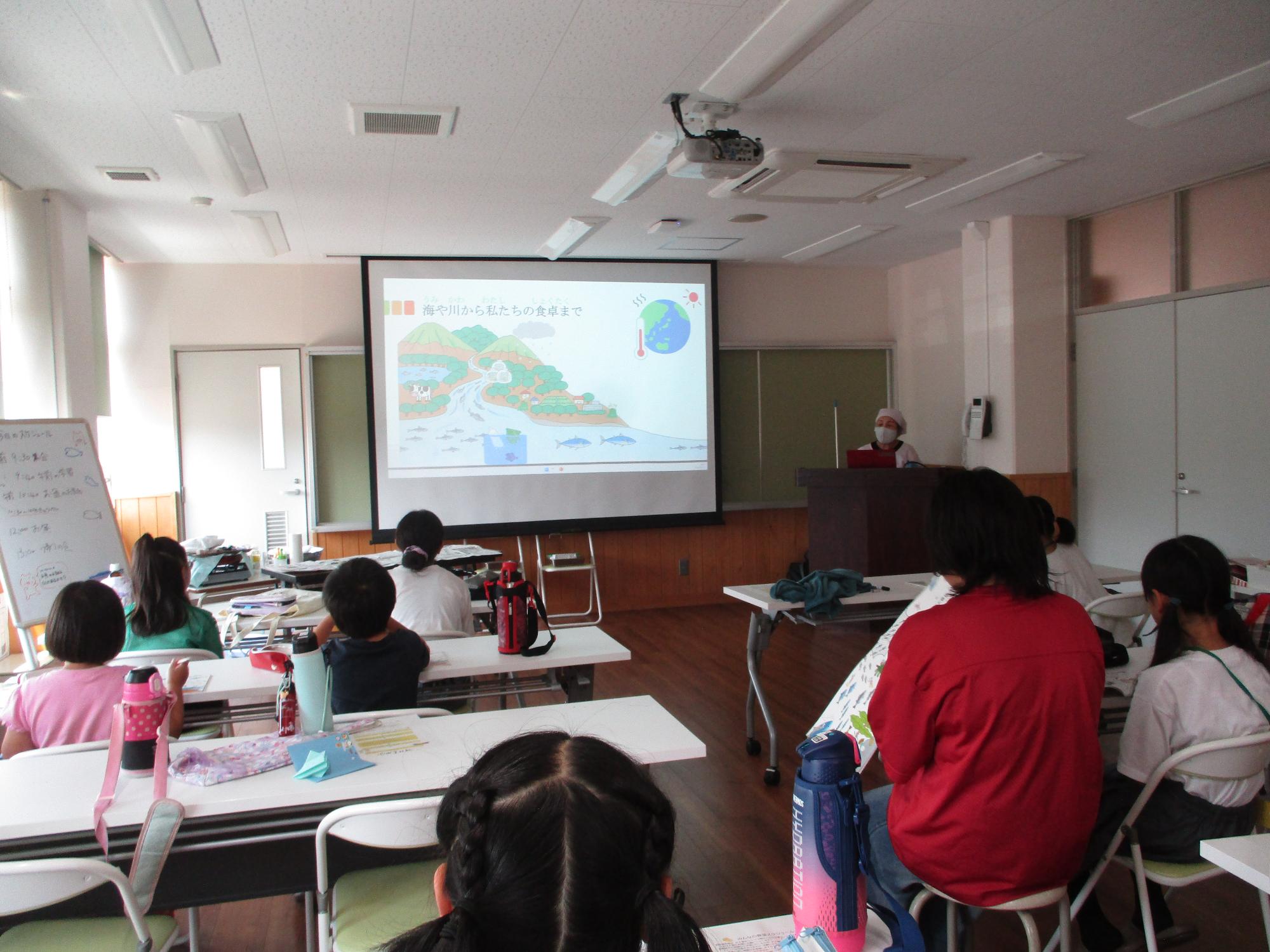 みんな真剣にお話を聞いています