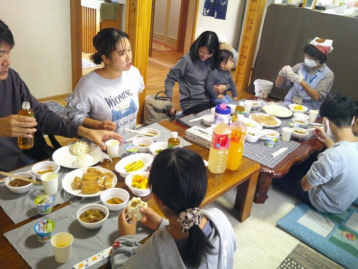 みんなで食事 ほっこり広場